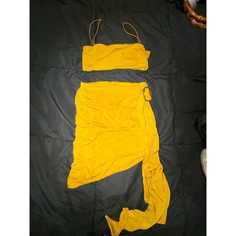 Two piece set top and skirt women’s size XS yellow tiger mist